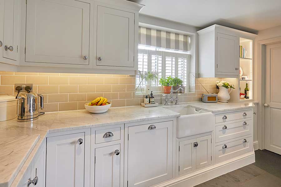Shaker Kitchen design with white marble worktops